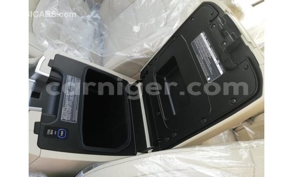 Buy Import Toyota Land Cruiser White Truck in Import - Dubai in Agadez Buy Import Toyota Land Cruiser White Truck in Import - Dubai in Agadez