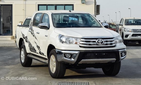 Sayi Imported Toyota Hilux White Mota in Import - Dubai a Agadez Sayi Imported Toyota Hilux White Mota in Import - Dubai a Agadez