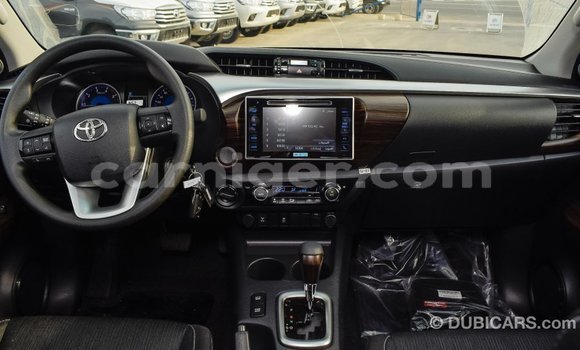 Sayi Imported Toyota Hilux White Mota in Import - Dubai a Agadez Sayi Imported Toyota Hilux White Mota in Import - Dubai a Agadez