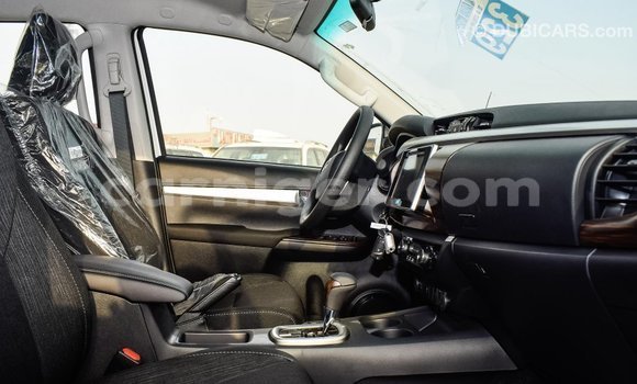 Sayi Imported Toyota Hilux White Mota in Import - Dubai a Agadez Sayi Imported Toyota Hilux White Mota in Import - Dubai a Agadez