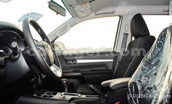 Sayi Imported Toyota Hilux White Mota in Import - Dubai a Agadez Sayi Imported Toyota Hilux White Mota in Import - Dubai a Agadez