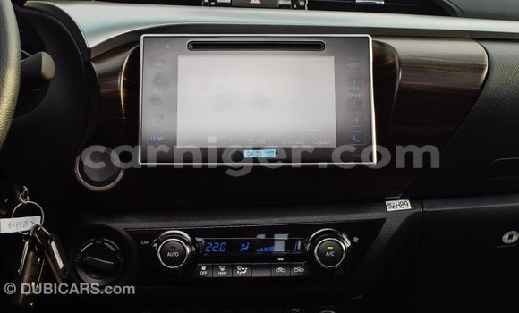 Sayi Imported Toyota Hilux White Mota in Import - Dubai a Agadez Sayi Imported Toyota Hilux White Mota in Import - Dubai a Agadez