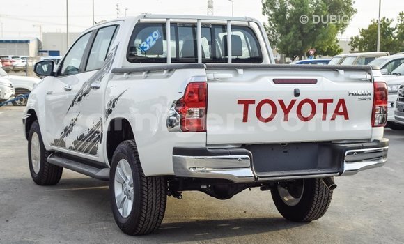 Sayi Imported Toyota Hilux White Mota in Import - Dubai a Agadez Sayi Imported Toyota Hilux White Mota in Import - Dubai a Agadez