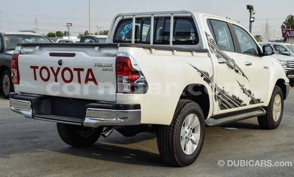 Sayi Imported Toyota Hilux White Mota in Import - Dubai a Agadez Sayi Imported Toyota Hilux White Mota in Import - Dubai a Agadez