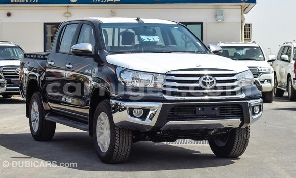 Sayi Imported Toyota Hilux Black Mota in Import - Dubai a Agadez Sayi Imported Toyota Hilux Black Mota in Import - Dubai a Agadez