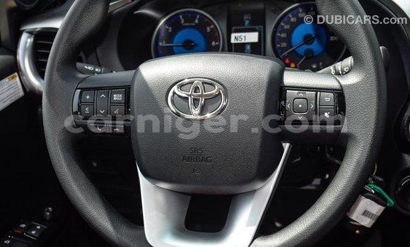 Sayi Imported Toyota Hilux Black Mota in Import - Dubai a Agadez Sayi Imported Toyota Hilux Black Mota in Import - Dubai a Agadez