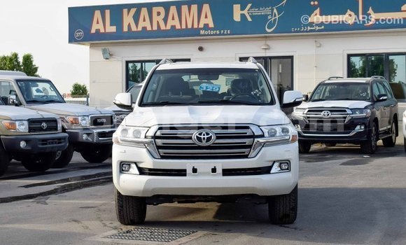 Sayi Imported Toyota Land Cruiser White Babbar mota in Import - Dubai a Agadez Sayi Imported Toyota Land Cruiser White Babbar mota in Import - Dubai a Agadez