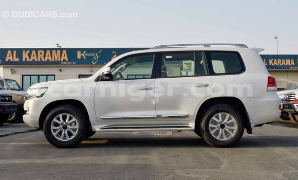 Sayi Imported Toyota Land Cruiser White Babbar mota in Import - Dubai a Agadez Sayi Imported Toyota Land Cruiser White Babbar mota in Import - Dubai a Agadez