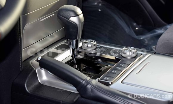 Sayi Imported Toyota Land Cruiser White Babbar mota in Import - Dubai a Agadez Sayi Imported Toyota Land Cruiser White Babbar mota in Import - Dubai a Agadez