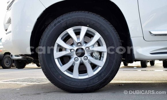 Sayi Imported Toyota Land Cruiser White Babbar mota in Import - Dubai a Agadez Sayi Imported Toyota Land Cruiser White Babbar mota in Import - Dubai a Agadez