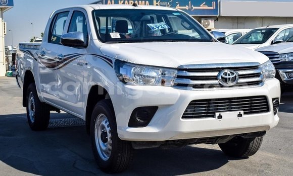 Sayi Imported Toyota Hilux White Mota in Import - Dubai a Agadez Sayi Imported Toyota Hilux White Mota in Import - Dubai a Agadez