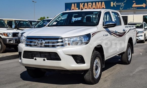 Sayi Imported Toyota Hilux White Mota in Import - Dubai a Agadez Sayi Imported Toyota Hilux White Mota in Import - Dubai a Agadez