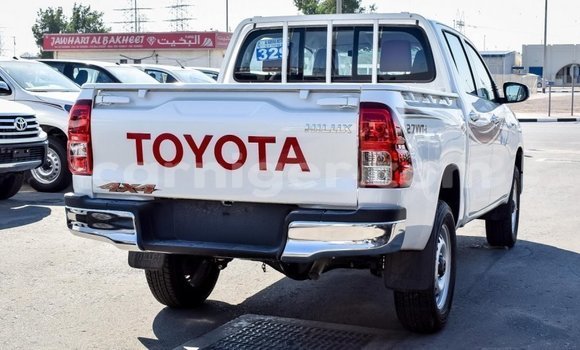 Sayi Imported Toyota Hilux White Mota in Import - Dubai a Agadez Sayi Imported Toyota Hilux White Mota in Import - Dubai a Agadez