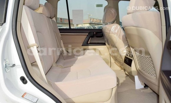 Sayi Imported Toyota Land Cruiser White Babbar mota in Import - Dubai a Agadez Sayi Imported Toyota Land Cruiser White Babbar mota in Import - Dubai a Agadez
