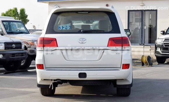 Sayi Imported Toyota Land Cruiser White Babbar mota in Import - Dubai a Agadez Sayi Imported Toyota Land Cruiser White Babbar mota in Import - Dubai a Agadez