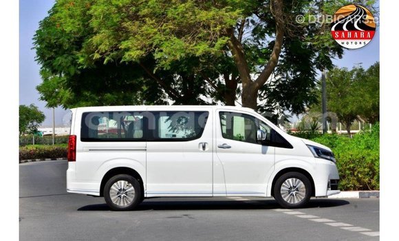 Sayi Imported Toyota Granvia White Mota in Import - Dubai a Agadez Sayi Imported Toyota Granvia White Mota in Import - Dubai a Agadez