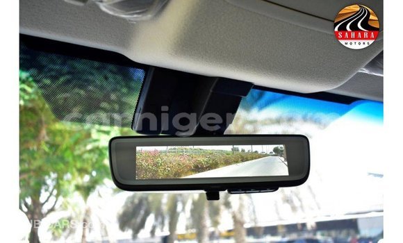 Sayi Imported Toyota Granvia White Mota in Import - Dubai a Agadez Sayi Imported Toyota Granvia White Mota in Import - Dubai a Agadez