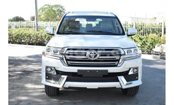 Sayi Imported Toyota Land Cruiser White Babbar mota in Import - Dubai a Agadez Sayi Imported Toyota Land Cruiser White Babbar mota in Import - Dubai a Agadez
