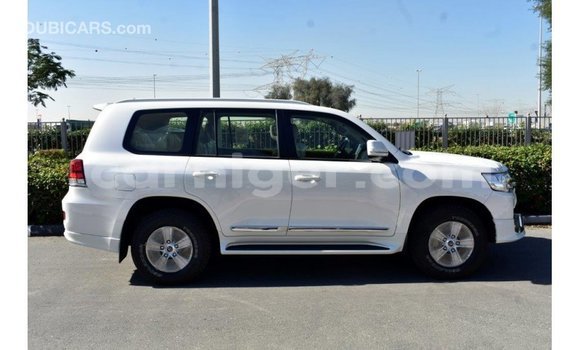 Sayi Imported Toyota Land Cruiser White Babbar mota in Import - Dubai a Agadez Sayi Imported Toyota Land Cruiser White Babbar mota in Import - Dubai a Agadez