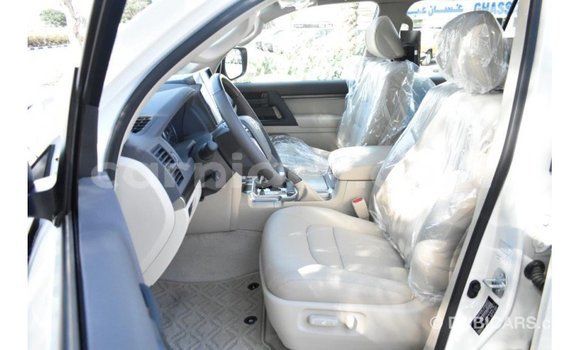 Sayi Imported Toyota Land Cruiser White Babbar mota in Import - Dubai a Agadez Sayi Imported Toyota Land Cruiser White Babbar mota in Import - Dubai a Agadez