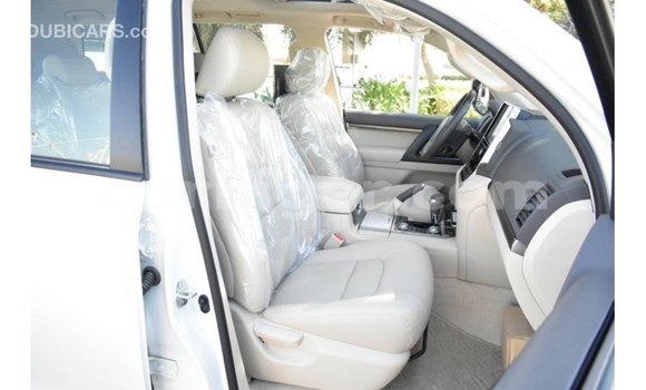 Sayi Imported Toyota Land Cruiser White Babbar mota in Import - Dubai a Agadez Sayi Imported Toyota Land Cruiser White Babbar mota in Import - Dubai a Agadez