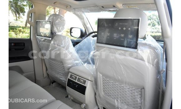 Sayi Imported Toyota Land Cruiser White Babbar mota in Import - Dubai a Agadez Sayi Imported Toyota Land Cruiser White Babbar mota in Import - Dubai a Agadez