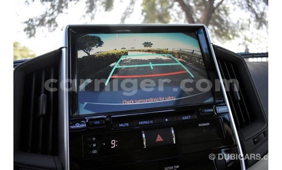 Sayi Imported Toyota Land Cruiser White Babbar mota in Import - Dubai a Agadez Sayi Imported Toyota Land Cruiser White Babbar mota in Import - Dubai a Agadez
