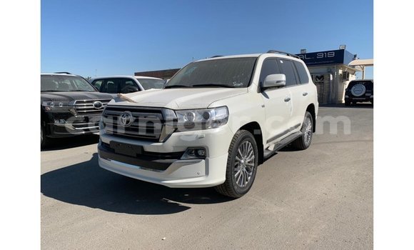 Buy Import Toyota Land Cruiser White Truck in Import - Dubai in Agadez Buy Import Toyota Land Cruiser White Truck in Import - Dubai in Agadez