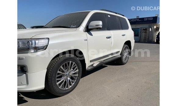 Buy Import Toyota Land Cruiser White Truck in Import - Dubai in Agadez Buy Import Toyota Land Cruiser White Truck in Import - Dubai in Agadez