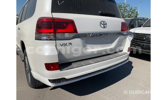 Buy Import Toyota Land Cruiser White Truck in Import - Dubai in Agadez Buy Import Toyota Land Cruiser White Truck in Import - Dubai in Agadez
