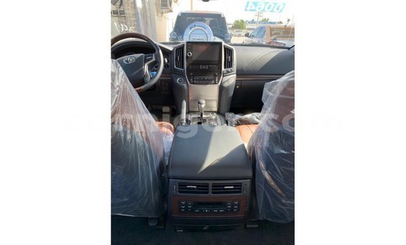 Buy Import Toyota Land Cruiser White Truck in Import - Dubai in Agadez Buy Import Toyota Land Cruiser White Truck in Import - Dubai in Agadez