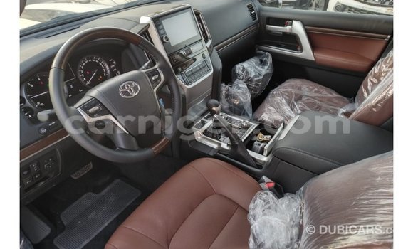Buy Import Toyota Land Cruiser White Truck in Import - Dubai in Agadez Buy Import Toyota Land Cruiser White Truck in Import - Dubai in Agadez