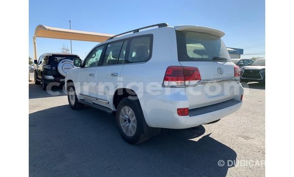 Buy Import Toyota Land Cruiser White Truck in Import - Dubai in Agadez Buy Import Toyota Land Cruiser White Truck in Import - Dubai in Agadez