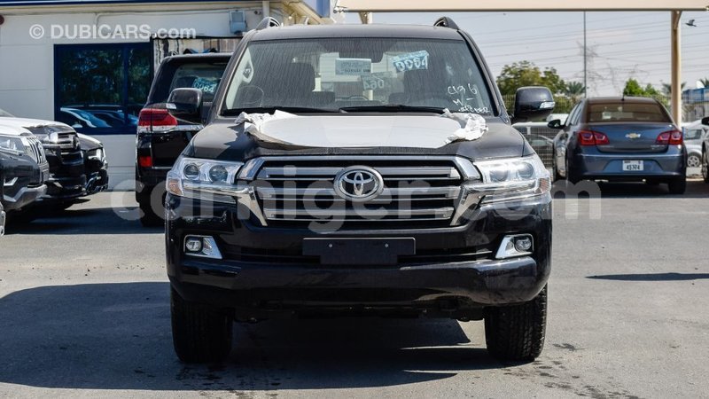 Big with watermark toyota land cruiser agadez import dubai 5561