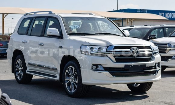 Buy Import Toyota Land Cruiser White Truck in Import - Dubai in Agadez Buy Import Toyota Land Cruiser White Truck in Import - Dubai in Agadez