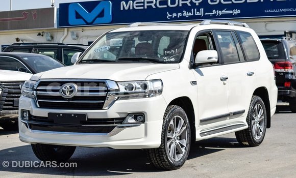 Buy Import Toyota Land Cruiser White Truck in Import - Dubai in Agadez Buy Import Toyota Land Cruiser White Truck in Import - Dubai in Agadez