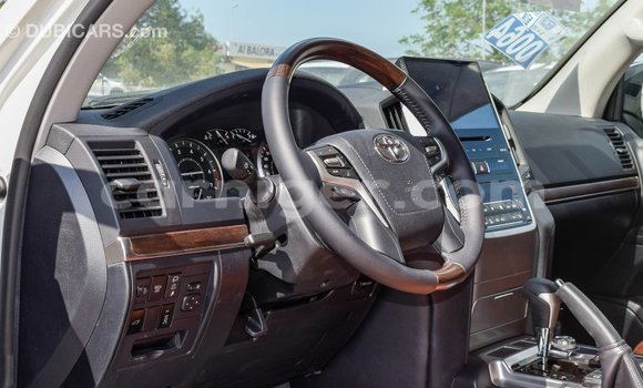 Buy Import Toyota Land Cruiser White Truck in Import - Dubai in Agadez Buy Import Toyota Land Cruiser White Truck in Import - Dubai in Agadez