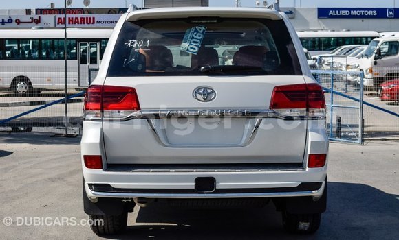 Buy Import Toyota Land Cruiser White Truck in Import - Dubai in Agadez Buy Import Toyota Land Cruiser White Truck in Import - Dubai in Agadez