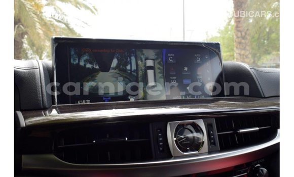 Sayi Imported Lexus LX White Mota in Import - Dubai a Agadez Sayi Imported Lexus LX White Mota in Import - Dubai a Agadez