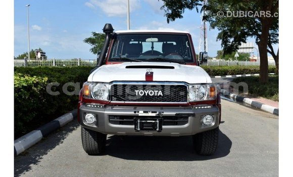 Sayi Imported Toyota Land Cruiser Red Babbar mota in Import - Dubai a Agadez Sayi Imported Toyota Land Cruiser Red Babbar mota in Import - Dubai a Agadez