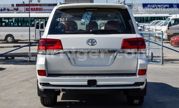 Buy Import Toyota Land Cruiser White Truck in Import - Dubai in Agadez Buy Import Toyota Land Cruiser White Truck in Import - Dubai in Agadez