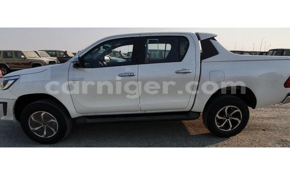 Buy Import Toyota Hilux White Car in Import - Dubai in Agadez Buy Import Toyota Hilux White Car in Import - Dubai in Agadez