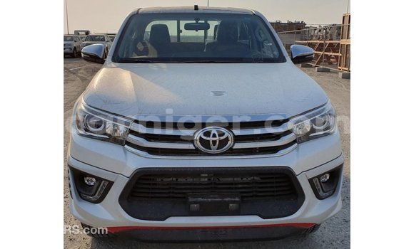 Buy Import Toyota Hilux White Car in Import - Dubai in Agadez Buy Import Toyota Hilux White Car in Import - Dubai in Agadez