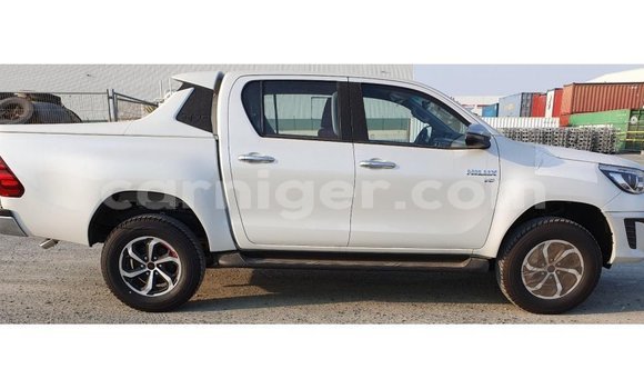 Buy Import Toyota Hilux White Car in Import - Dubai in Agadez Buy Import Toyota Hilux White Car in Import - Dubai in Agadez
