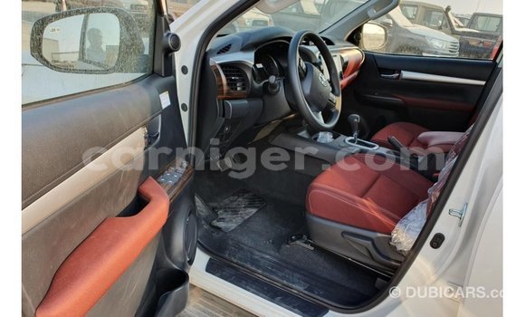 Buy Import Toyota Hilux White Car in Import - Dubai in Agadez Buy Import Toyota Hilux White Car in Import - Dubai in Agadez