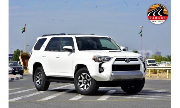 Sayi Imported Toyota Ade White Babbar mota in Import - Dubai a Agadez Sayi Imported Toyota Ade White Babbar mota in Import - Dubai a Agadez