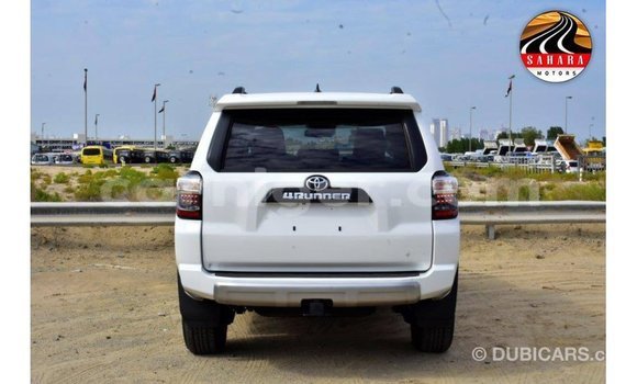 Sayi Imported Toyota Ade White Babbar mota in Import - Dubai a Agadez Sayi Imported Toyota Ade White Babbar mota in Import - Dubai a Agadez