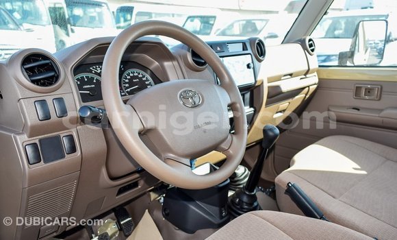 Sayi Imported Toyota Land Cruiser Beige Babbar mota in Import - Dubai a Agadez Sayi Imported Toyota Land Cruiser Beige Babbar mota in Import - Dubai a Agadez