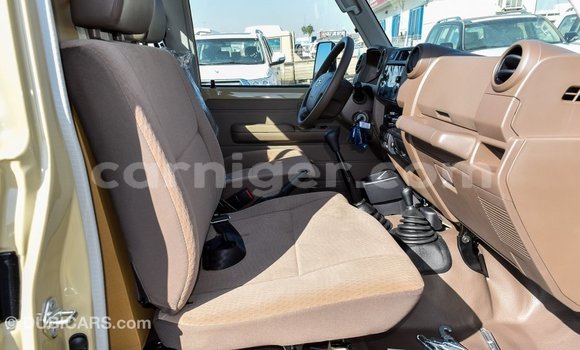 Sayi Imported Toyota Land Cruiser Beige Babbar mota in Import - Dubai a Agadez Sayi Imported Toyota Land Cruiser Beige Babbar mota in Import - Dubai a Agadez