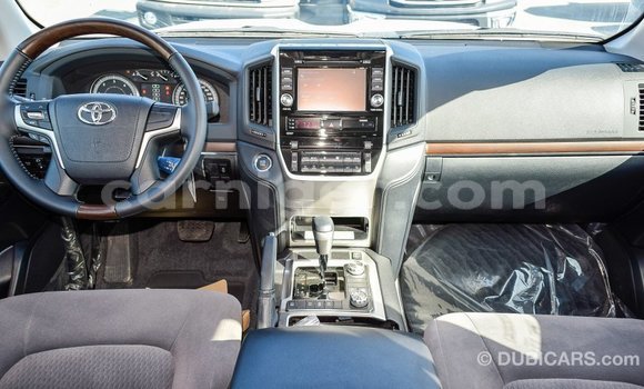 Sayi Imported Toyota Land Cruiser White Babbar mota in Import - Dubai a Agadez Sayi Imported Toyota Land Cruiser White Babbar mota in Import - Dubai a Agadez